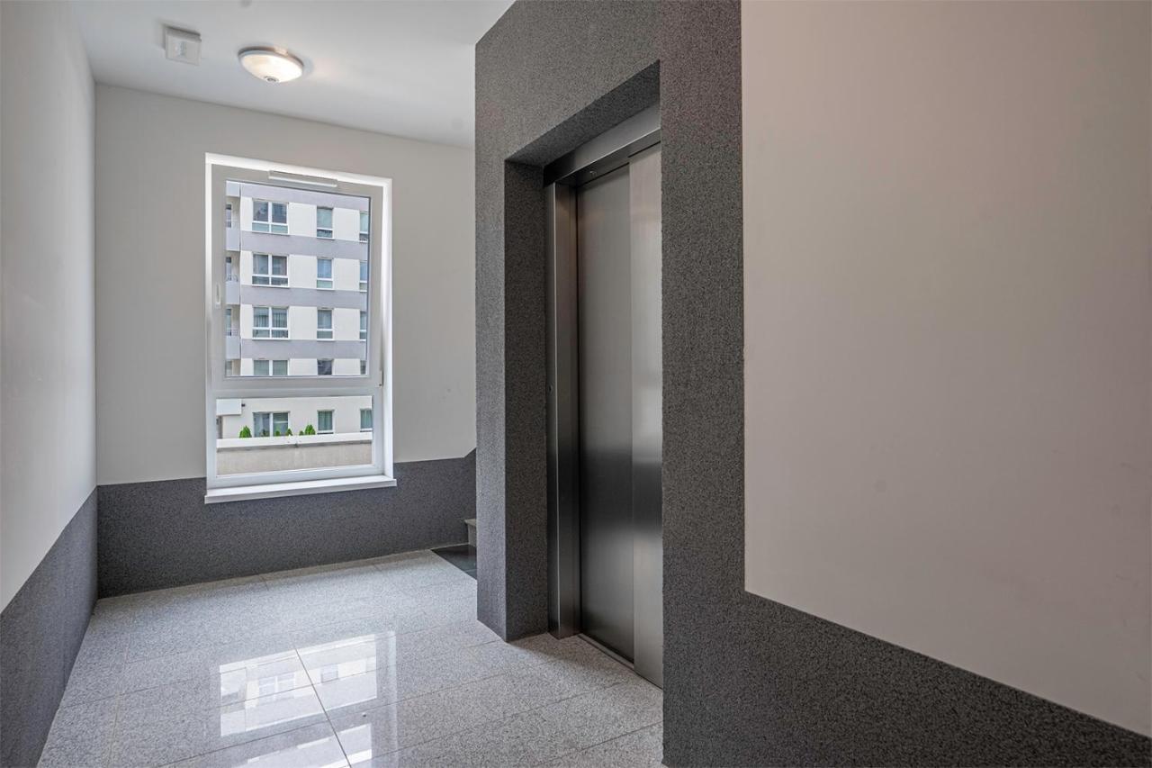 Lotnisko Chopina Modern Apartment Warszawa Eksteriør bilde